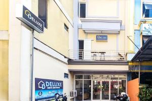 RedDoorz at Deluxe Hotel near Terminal Purabaya Bungurasih