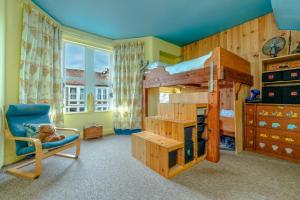 Colourful Victorian Cottage with Sunny Garden