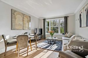 The Remenham Suite - 2 Bed Near Henley with Parking