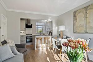 The Remenham Suite - 2 Bed Near Henley with Parking