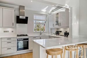 The Remenham Suite - 2 Bed Near Henley with Parking