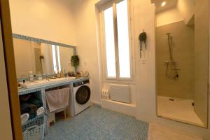 Modern 111m in Central Marseille