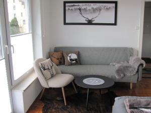 #1Komfortables helles Gästezimmer mit Balkon mit Gemeinschaftsbad W-Lan Airport nah Late Night Check in Haus Nr 9,5