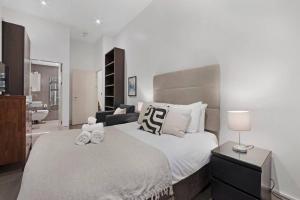 Buckingham Palace Apartment!