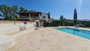 Villa moderne avec piscine privée à Villecroze 150 m²