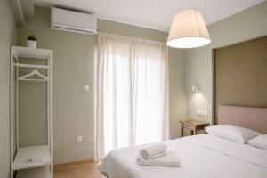 Next to Acropolis, Stylish Renovated Apt with City View Balcony