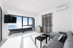 Villa 4 bedroom Vista Mare, Terrazza e Giardino