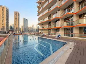 FIRST CLASS Studio Canal & Burj Khalifa View
