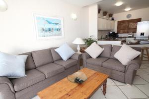 65 Perissa, Santorini, Ballito