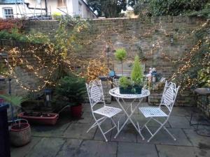 Cozy House in Belgravia, 2 king beds, garden and hot tub