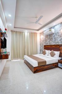 Hotel Golden Place 371 Near Medanta Sector 38