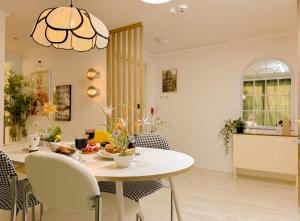 Gangnam, Nonhyeon, Accommodation for 6, Apgujeong Rodeo, Garosu-gil, Family Gathering, COEX