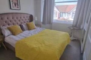 Charming & Stylish 3-Bedroom London Escape