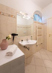 Via del Corno 1 - Chiara Apt - Elegant apartment with elevator
