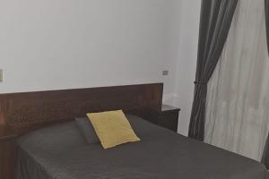 Villa - Sleeps 6 - Heated Pool - Garden - Parking