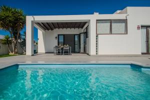 VILLA ORCADES CLOSE TO TOWN CENTER POOL & AC