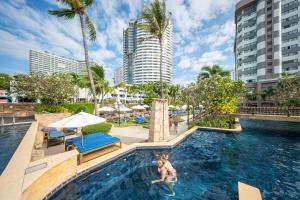 Jomtien Palm Beach Hotel and Resort