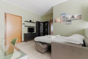 GuestHost - Porta Romana Balcony Flat