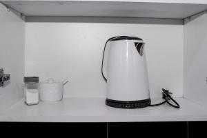 Serene studio 10 min drive to Jomo Kenyatta International Airport and SGR