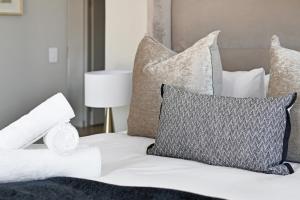 Sea Point 2 Bedroom Gem, Walk to the Promenade