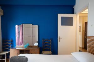 Twin Heights Retro Home for 3 by Filos Inc