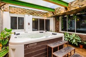 Moonstone Meadows Suite By Alaya Stays With Shared Pool, Garden, Gazebo, & Jacuzzi