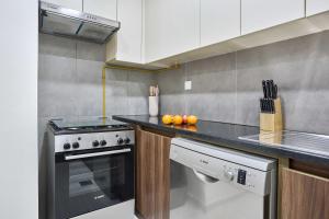 Modern 2-Bedroom Retreat in Remraam - Al Ramth 5