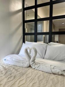 The Sunset Cozy Suite at Shore 1