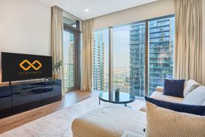 Jumeirah Living Marina Gate - Elegant 1BR Canal View Retreat