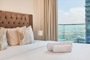 Jumeirah Living Marina Gate - Elegant 1BR Canal View Retreat