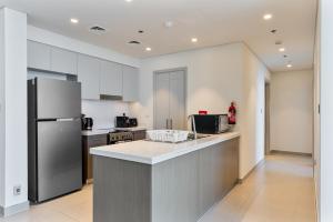 Elegant 2Bed Walk to Burj Khalifa & Dubai Mall