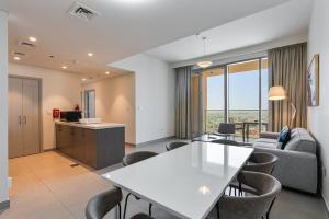 Elegant 2Bed Walk to Burj Khalifa & Dubai Mall