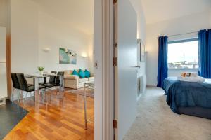 Crown Apartments 4A by Week2Week