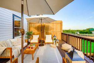 Luxe Pool Hot Tub & Game Room Downtown Nashville