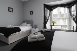 4-Bed Contractor House Sleeps 7 Free Parking L20 Liverpool - Hosted by By Hinkley Homes Short Lets & Serviced Accommodation
