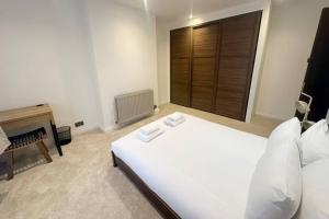 Modern 5 Bedroom House by Oxford Train Station