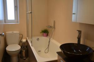 Stylish Apartment With Balcony in Glyfada