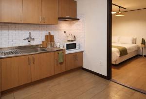 토피아, Hongdae Yeontral park