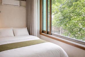 토피아, Hongdae Yeontral park