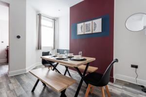 Gifford House Near James Cook Hospital - 6 persons