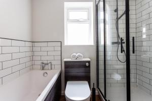 Gifford House Near James Cook Hospital - 6 persons