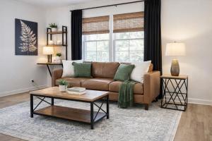 Central Bungalow- 2 Bedroom 1 Bath near VSU and Hospital 3 TVs