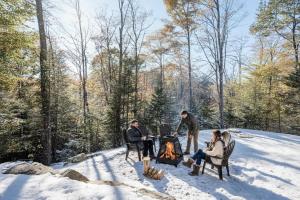 Chalet Boréale with Private Spa & Billiards, Golf & Carling Lake