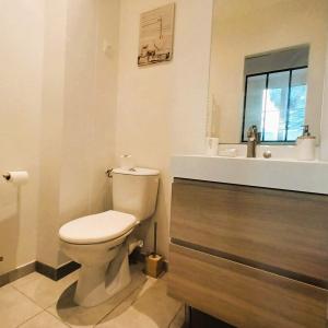 LExplorateur - Gare - Cozy - Wifi - TV