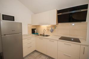 250 Meter zum 2 km langen Strand