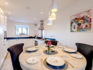 2 Bed in Llanfechell 77640