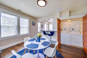 Modern Portsmouth Apartment Walk to Norfolk Ferry