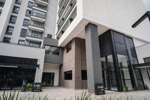 Studio piscina skyline frente ao shop Eldorado