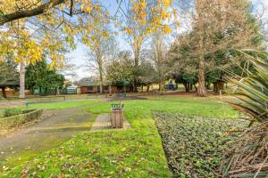 No9 - Park Place Executive Flat Town Centre