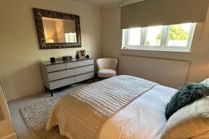 Near Fulham Broadway Station - Sleeps 2